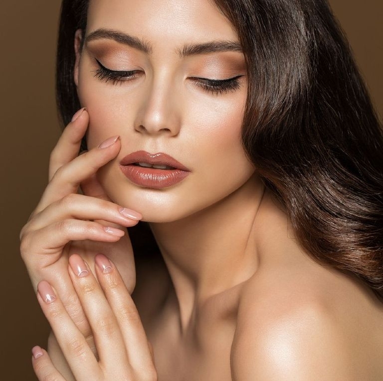 kvinna hander ansikte